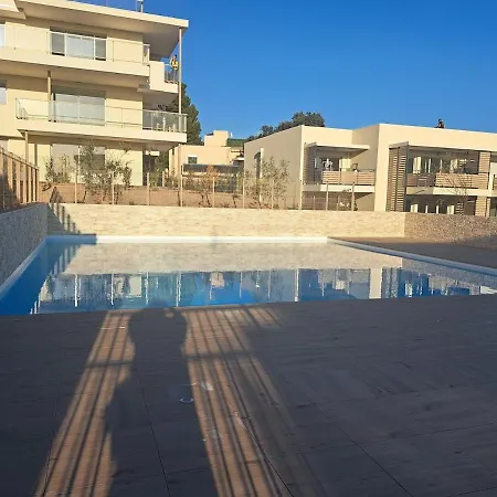 Cozy Studio, Pool And